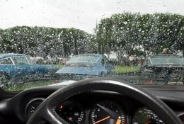 大雨天，如何讓愛車避免被淹